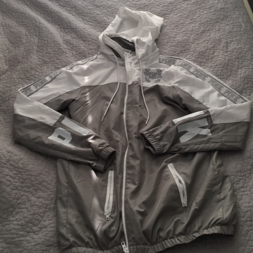 PERFECT CONDITION NEVER WORN WINDBREAKER❕❗️✨🌟